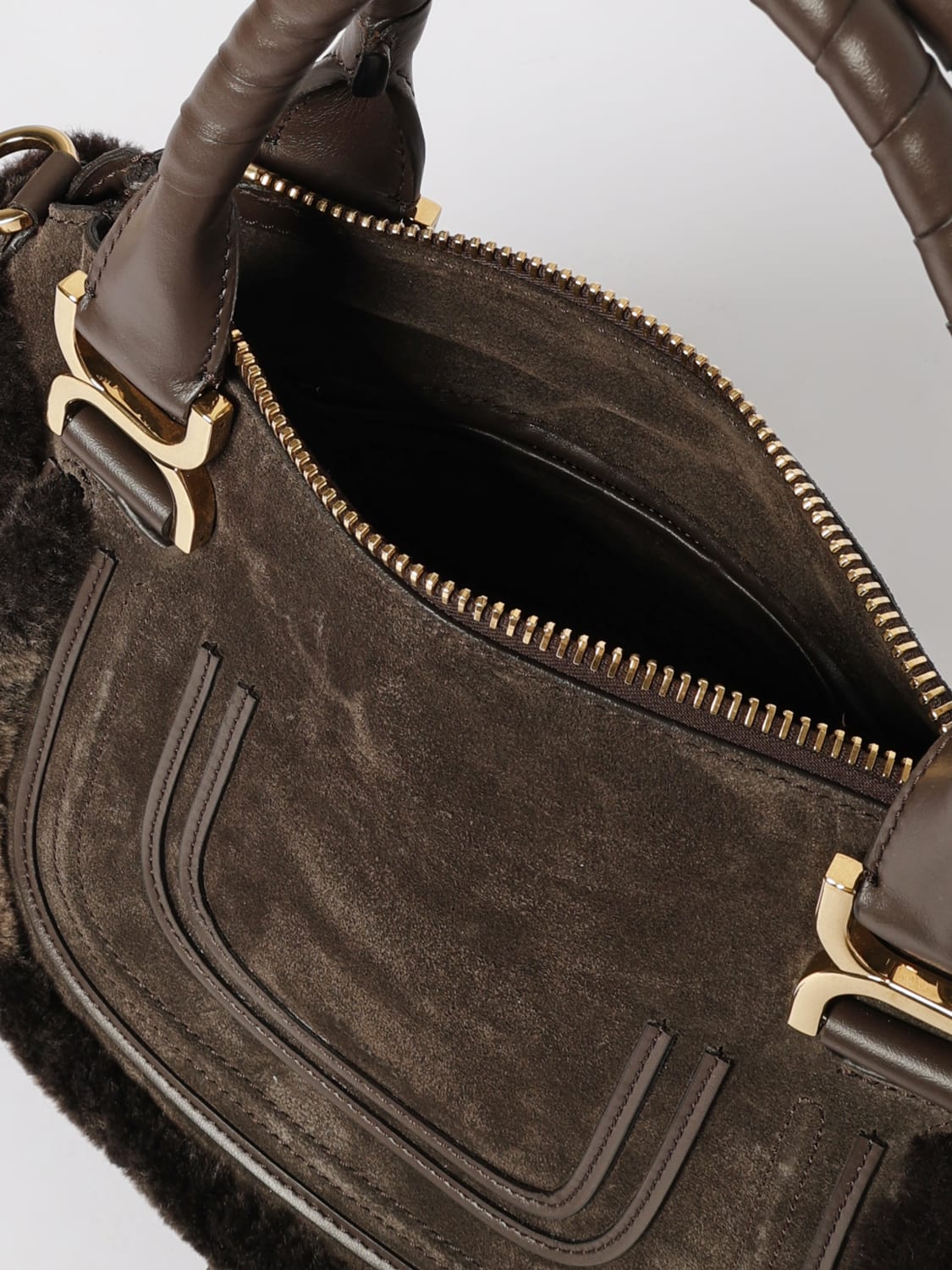 CHLOÉ BORSA MINI: Borsa Saddle Marcie Chloé in camoscio e shearling , Marrone - Img 5