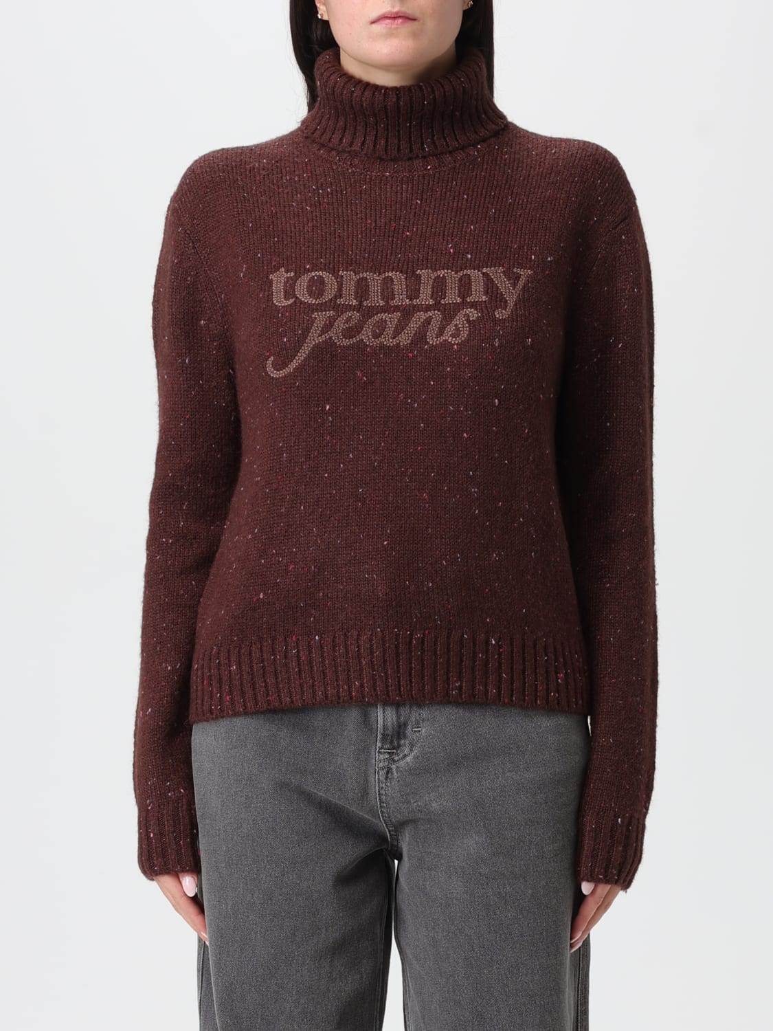 TOMMY JEANS MAGLIA: Maglia a dolcevita con logo Tommy Jeans, Marrone - Img 1