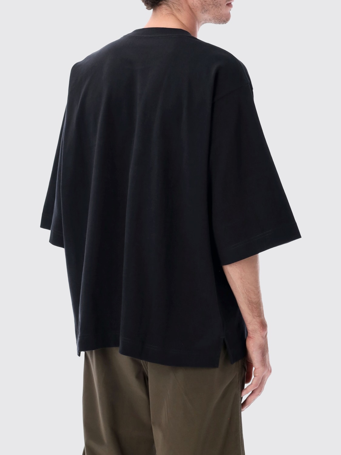 AND WANDER T-SHIRT: T-shirt over in cotone con tasca a toppa And Wander, Nero - Img 2