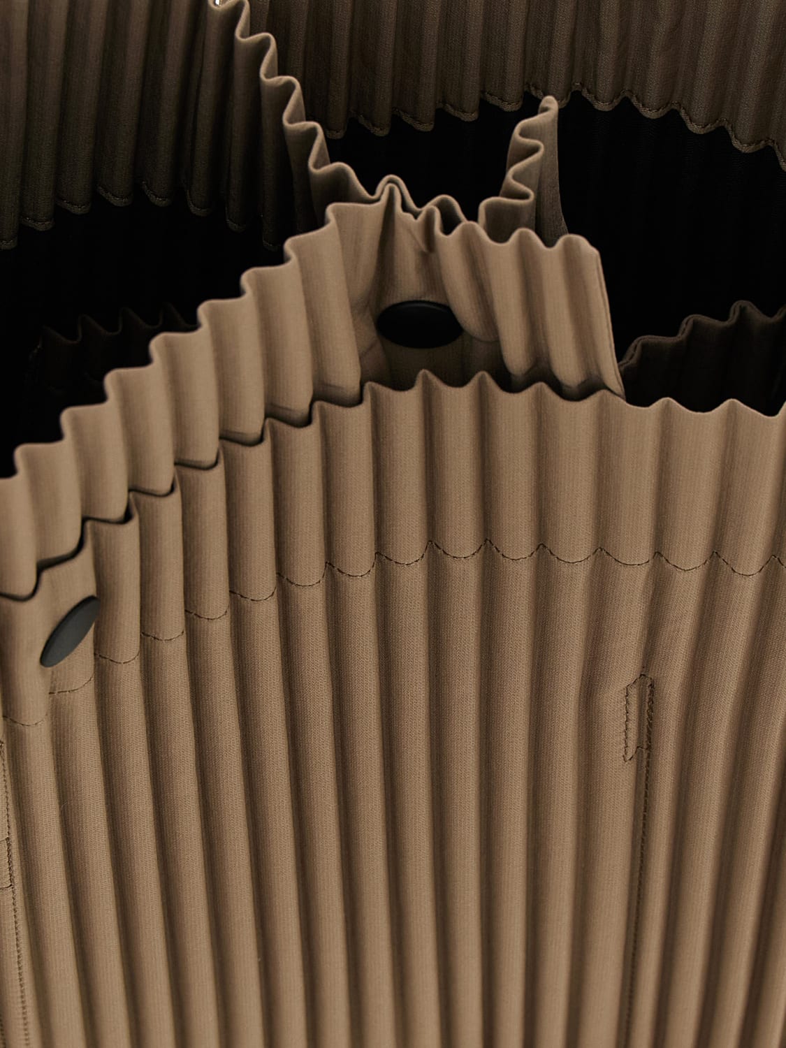 HOMME PLISSE' ISSEY MIYAKE BORSA A TRACOLLA: Borsa Utility Homme Plissé Issey Miyake in nylon plissé, Grigio - Img 4