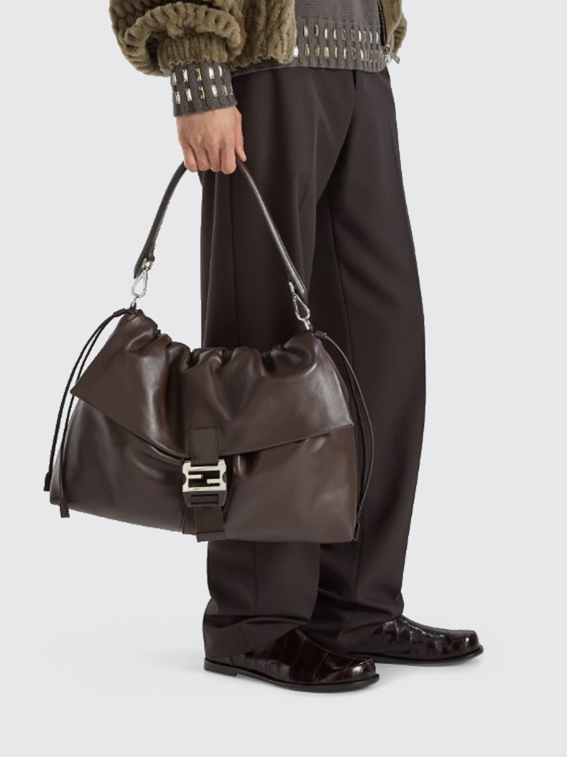 FENDI BORSA A TRACOLLA: Borsa Flux Maxi Messenger Fendi in pelle , Marrone - Img 2