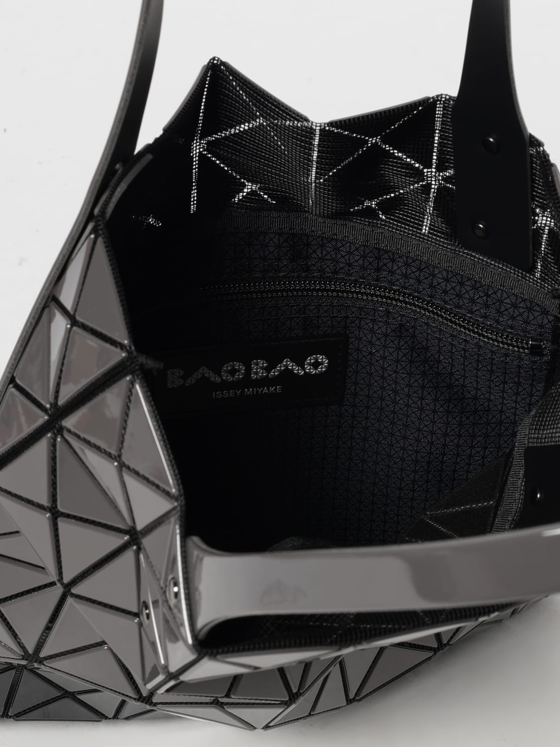 BAO BAO ISSEY MIYAKE BORSA A MANO: Borsa Lucent Bao Bao Issey Miyake in pvc e tessuto , Grigio - Img 3