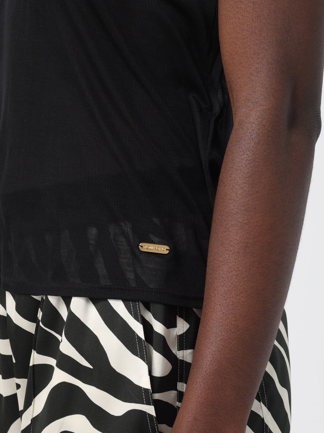 Tシャツ・カットソー TOM FORD Woman T-Shirt Black TSJ567JEX078 LB999 TOM FORD logo-print Silk T-shirt | Black | FARFETCH