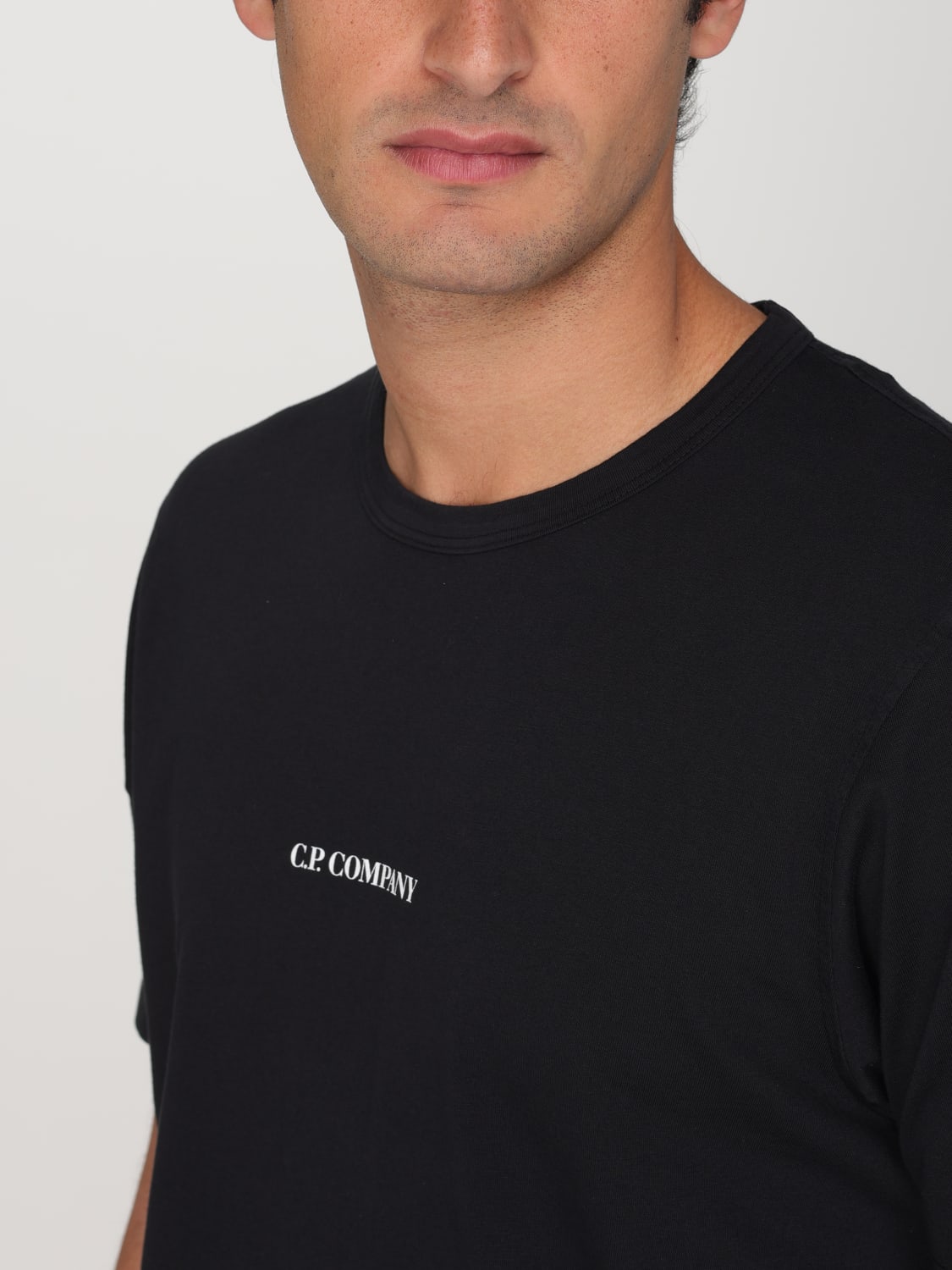Tシャツ・カットソー C.P. COMPANY Men T-shirt Black 18CMTS085A005431G 999 C.P. Company logo-embroidered T-shirt | Black | FARFETCH