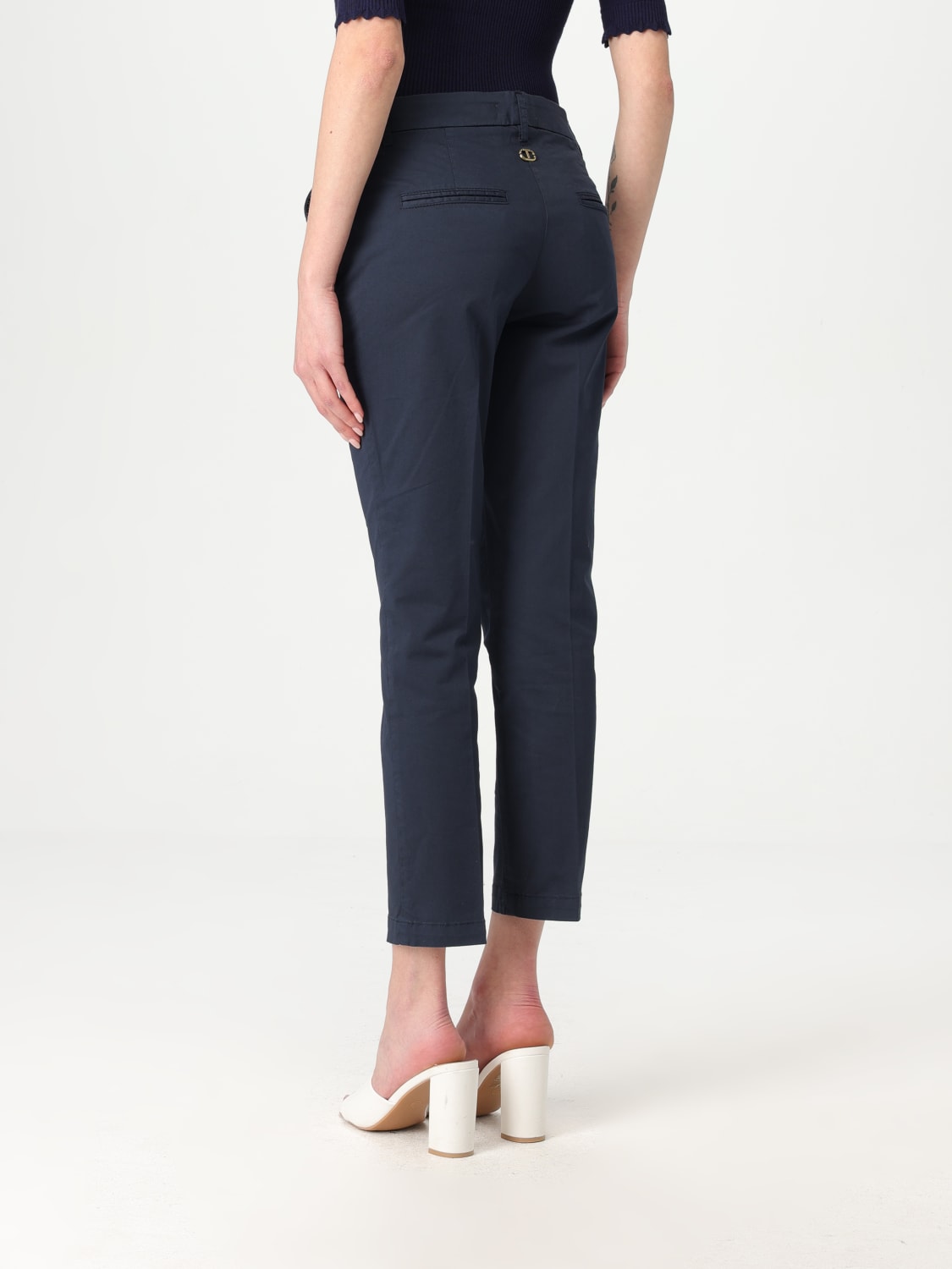 TWINSET PANTALONI: Pantalone cropped Twinset in cotone stretch , Blue - Img 2