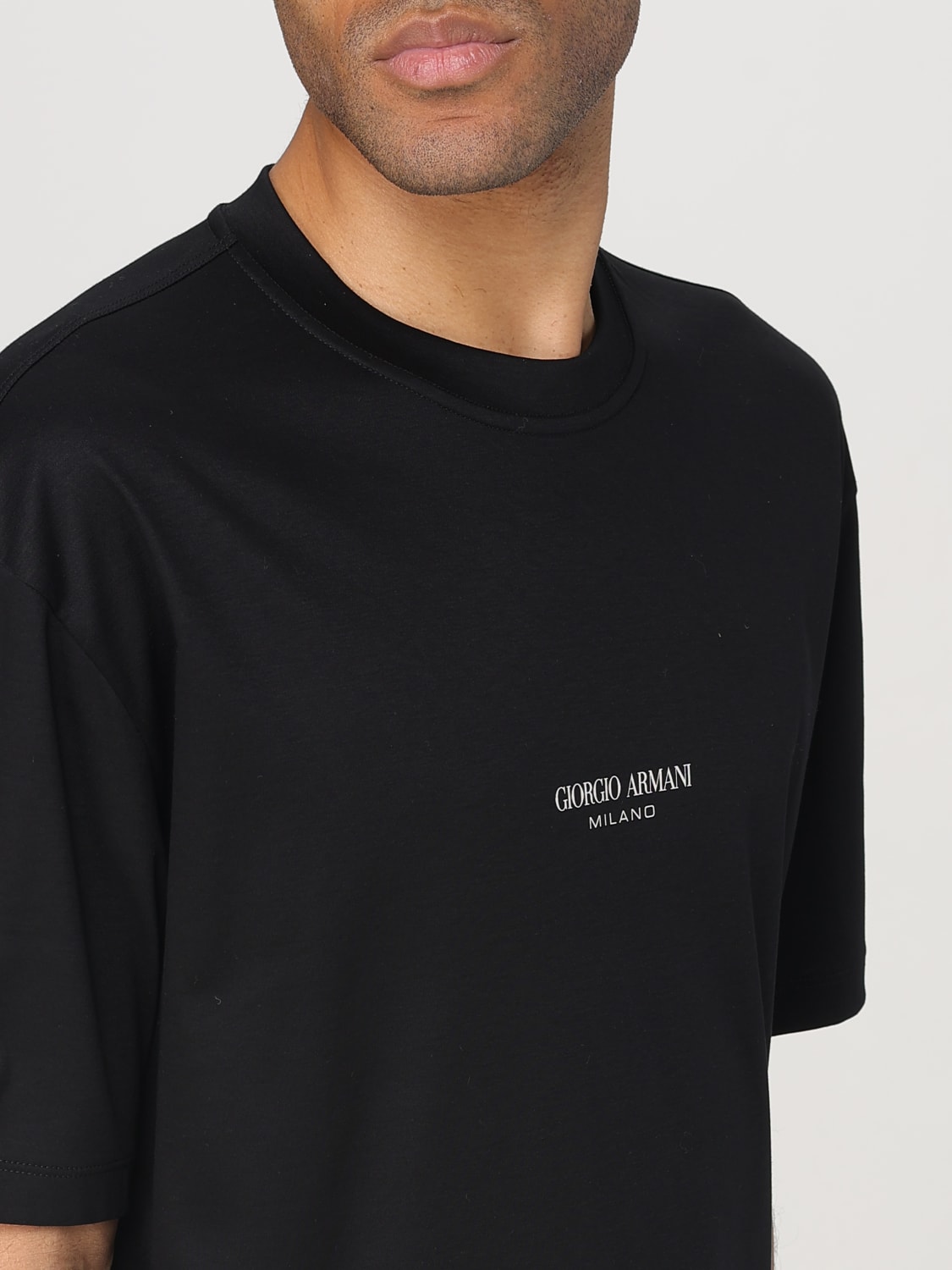 Tシャツ・カットソー GIORGIO ARMANI Men T-shirt Black GM001085TE10629U C001 GIORGIO ARMANI: T-shirt men - Black | Giorgio Armani t-shirt